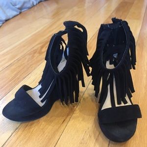 Black fringe wedges